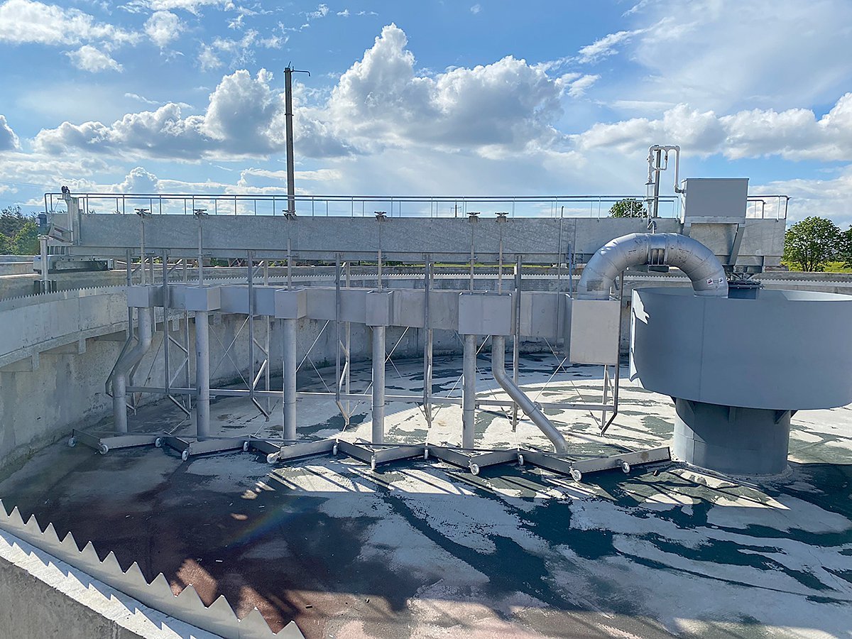 Очисні споруди 42 000 м3/добу.  Мулосос вторинного відстійнику.